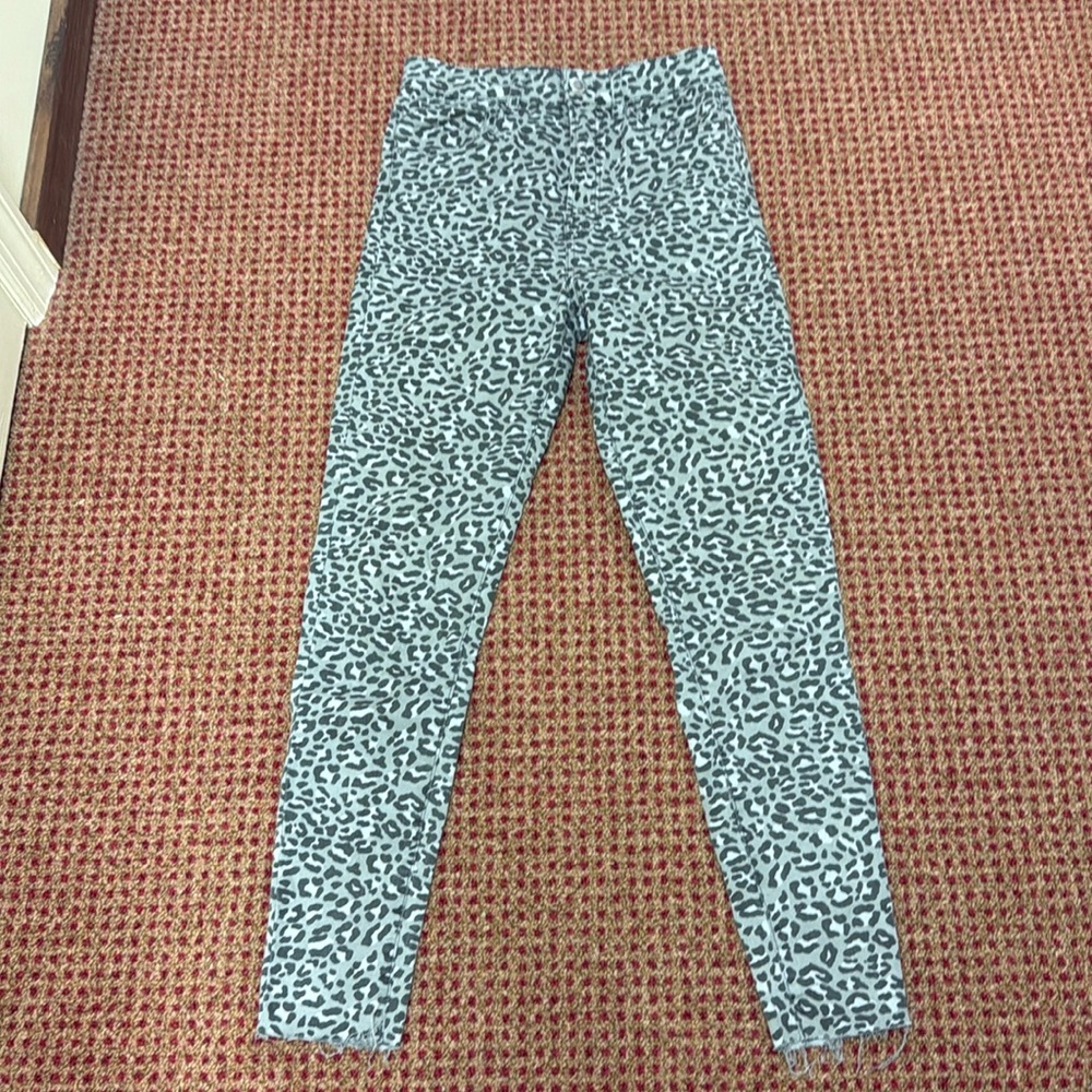 Stradivarius • Cheetah/Leopard Skinny Jeans (4)